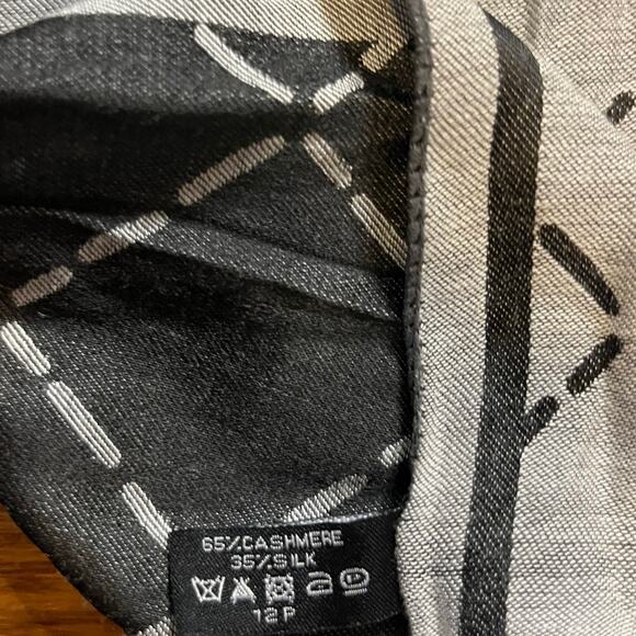 Chanel Cashmere Silk Scarf CC Logo Camila Flowers Black White 70x25 inches - Picture 15 of 16